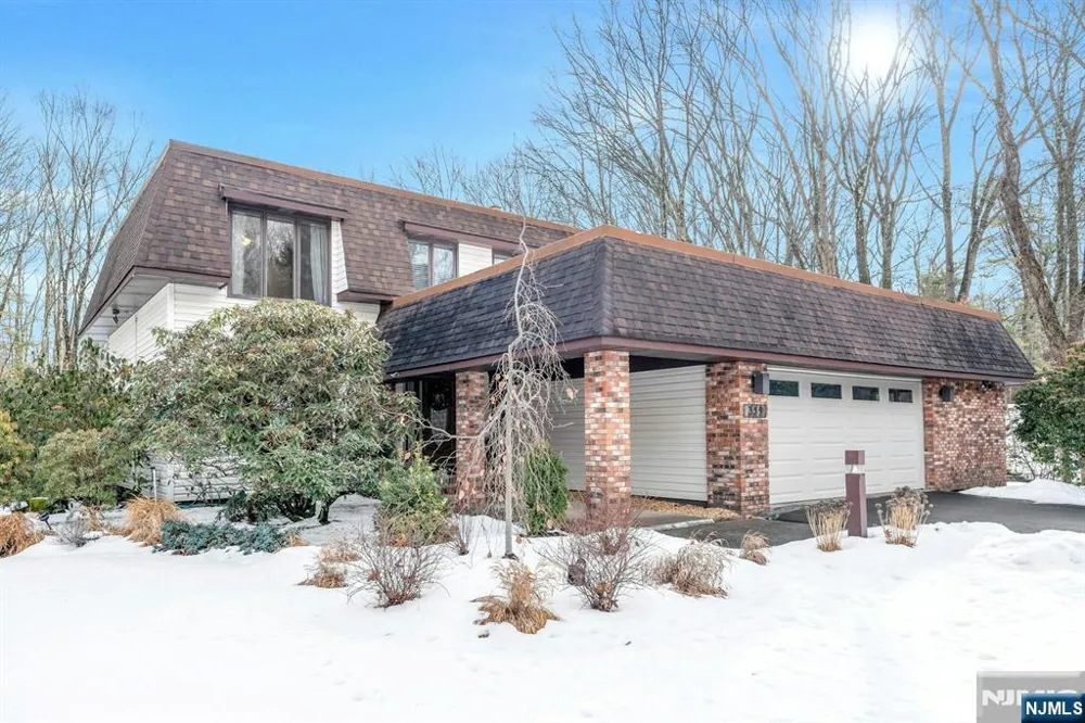 359 Hillview Terrace Franklin Lakes, NJ 07417