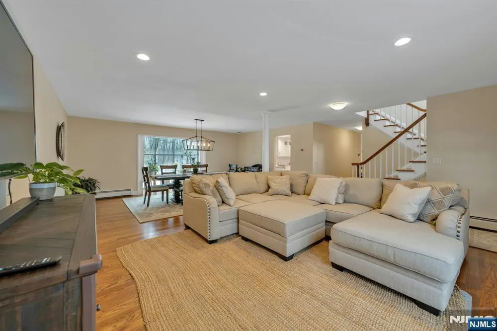 359 Hillview Terrace Franklin Lakes, NJ 07417