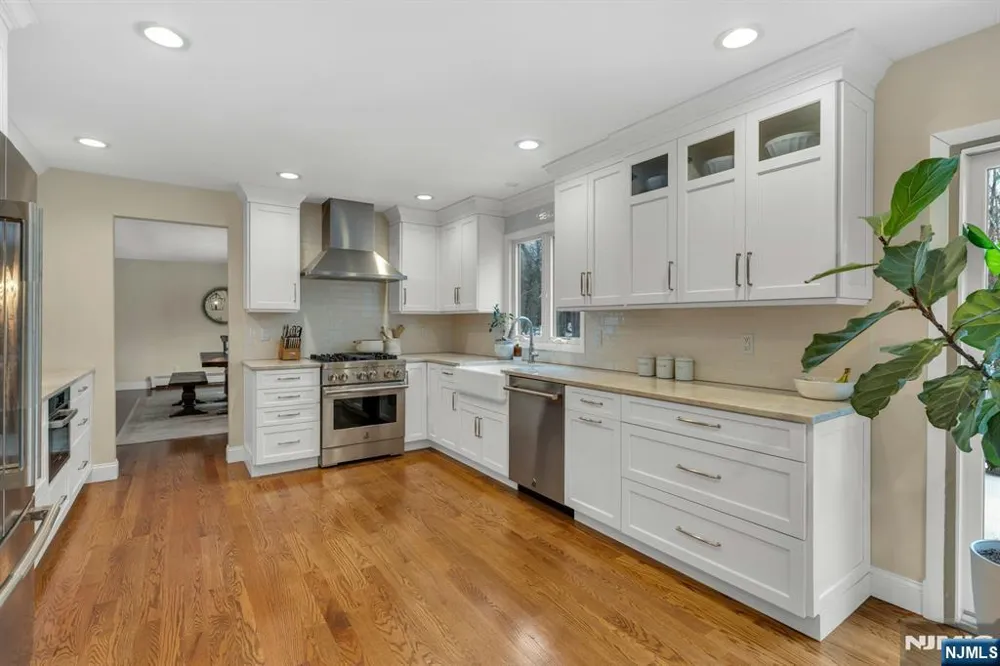359 Hillview Terrace Franklin Lakes, NJ 07417