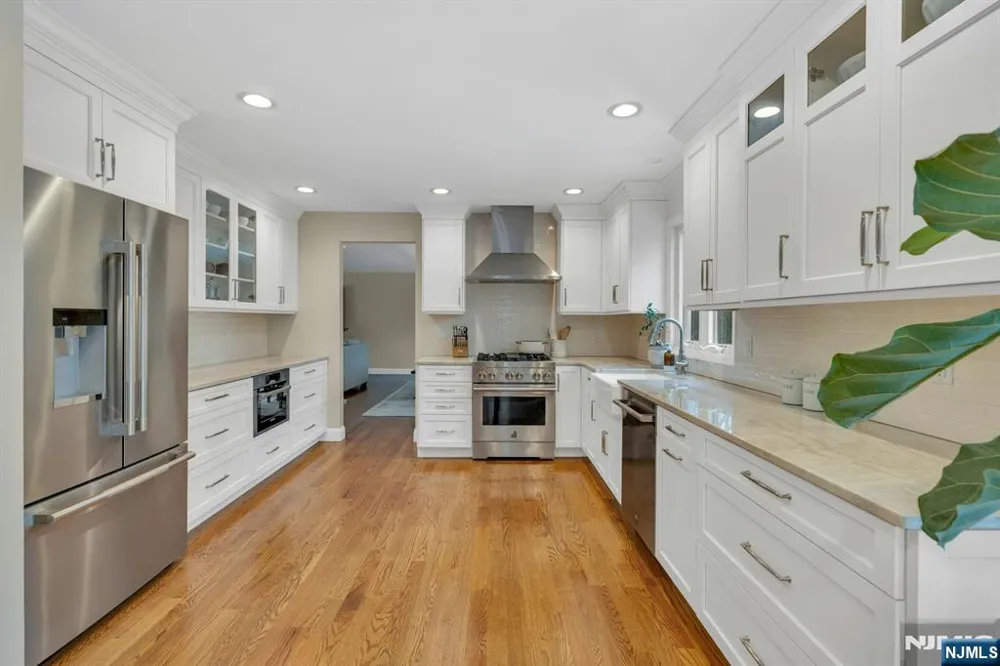 359 Hillview Terrace Franklin Lakes, NJ 07417
