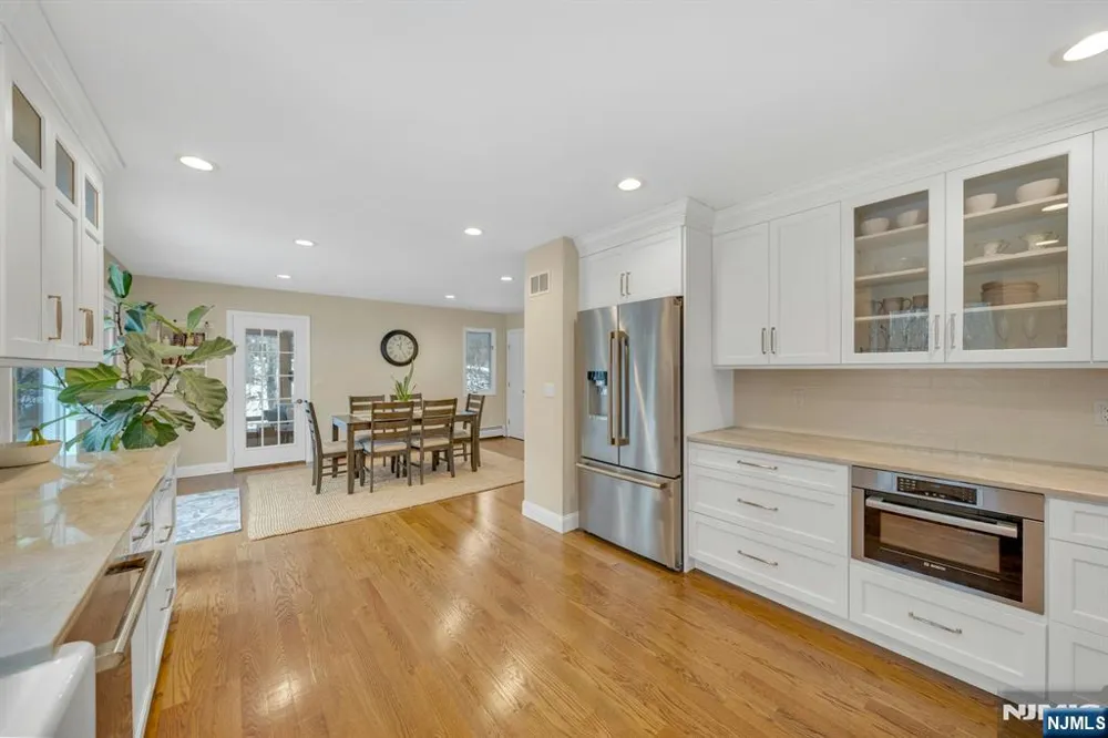 359 Hillview Terrace Franklin Lakes, NJ 07417