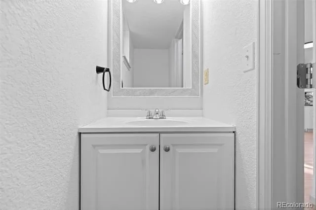 4215 S Ireland Court Aurora, CO 80013