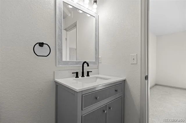 4215 S Ireland Court Aurora, CO 80013
