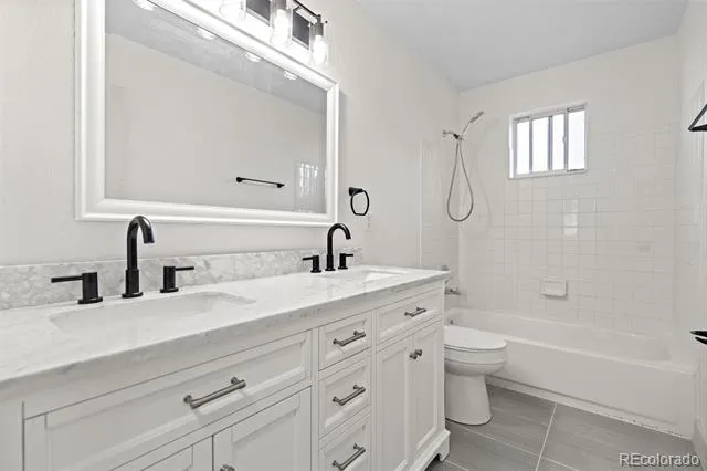 4215 S Ireland Court Aurora, CO 80013
