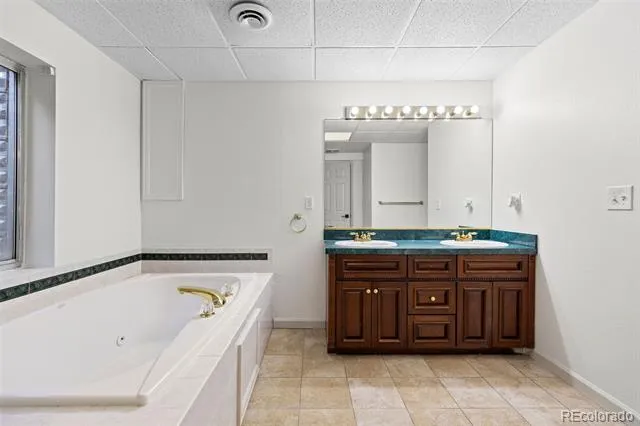 4215 S Ireland Court Aurora, CO 80013