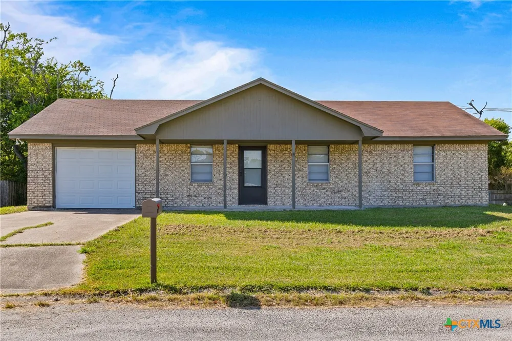 710 Courtney Street Edna, TX 77957