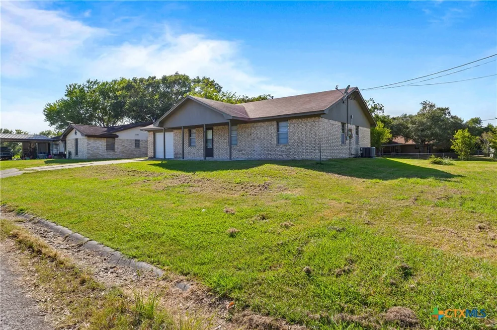 710 Courtney Street Edna, TX 77957