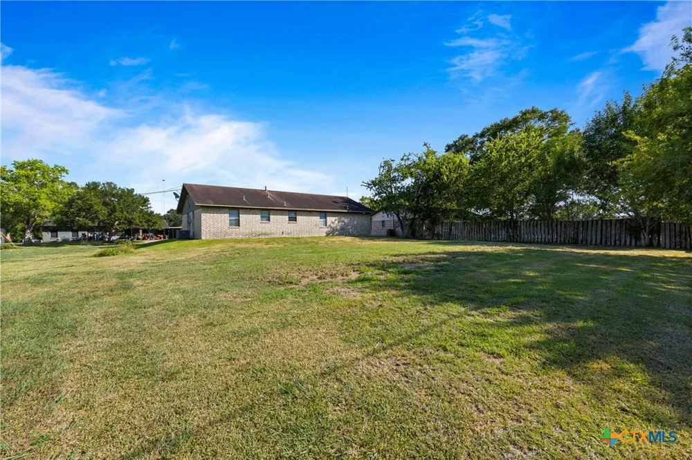 710 Courtney Street Edna, TX 77957