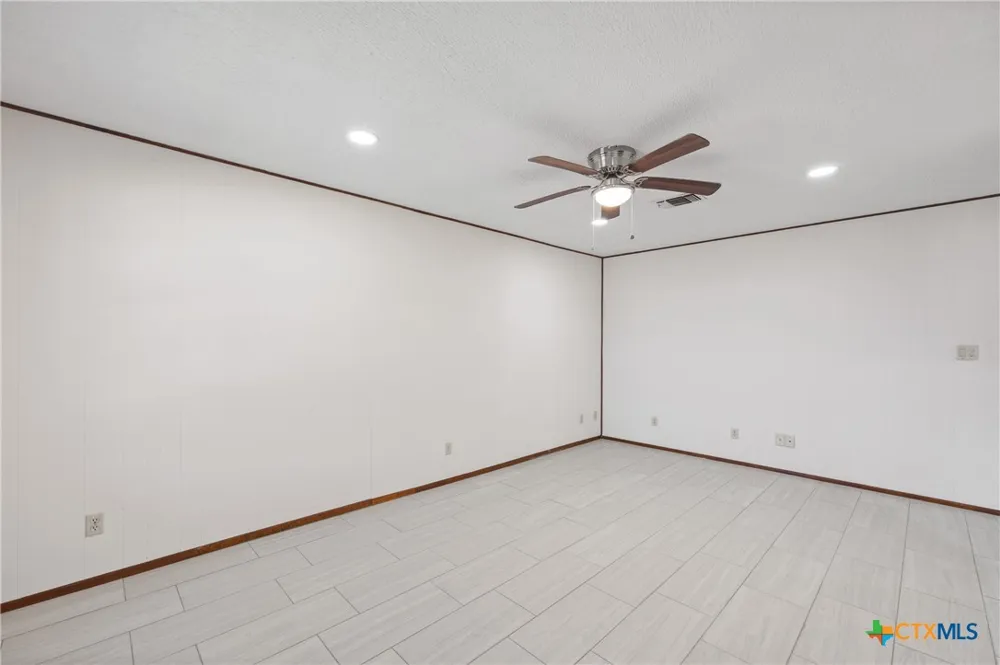 710 Courtney Street Edna, TX 77957