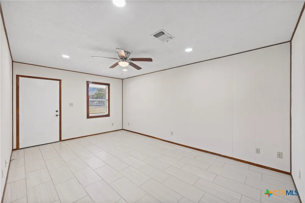 710 Courtney Street Edna, TX 77957