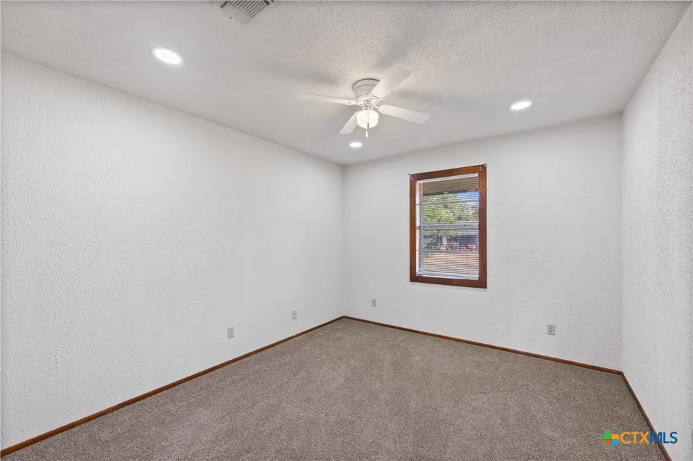 710 Courtney Street Edna, TX 77957