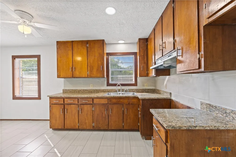 710 Courtney Street Edna, TX 77957