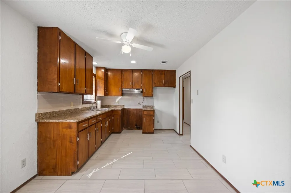 710 Courtney Street Edna, TX 77957
