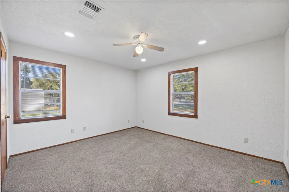 710 Courtney Street Edna, TX 77957