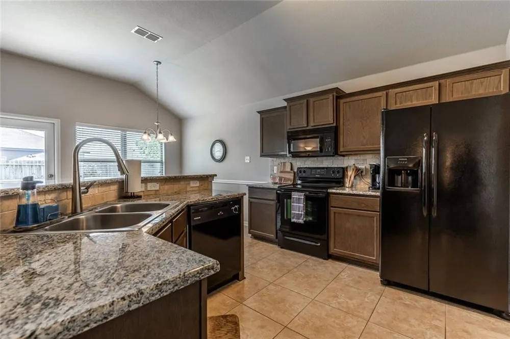 8125 Bridgepointe Drive Temple, TX 76502