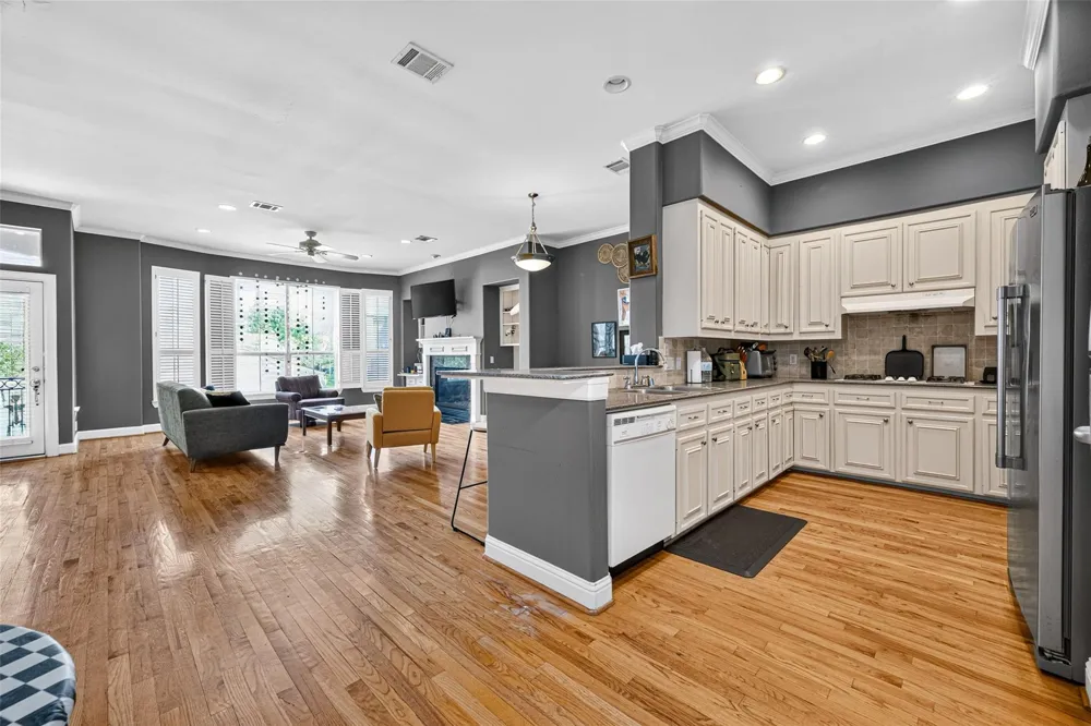 5327 Floyd Street Houston, TX 77007