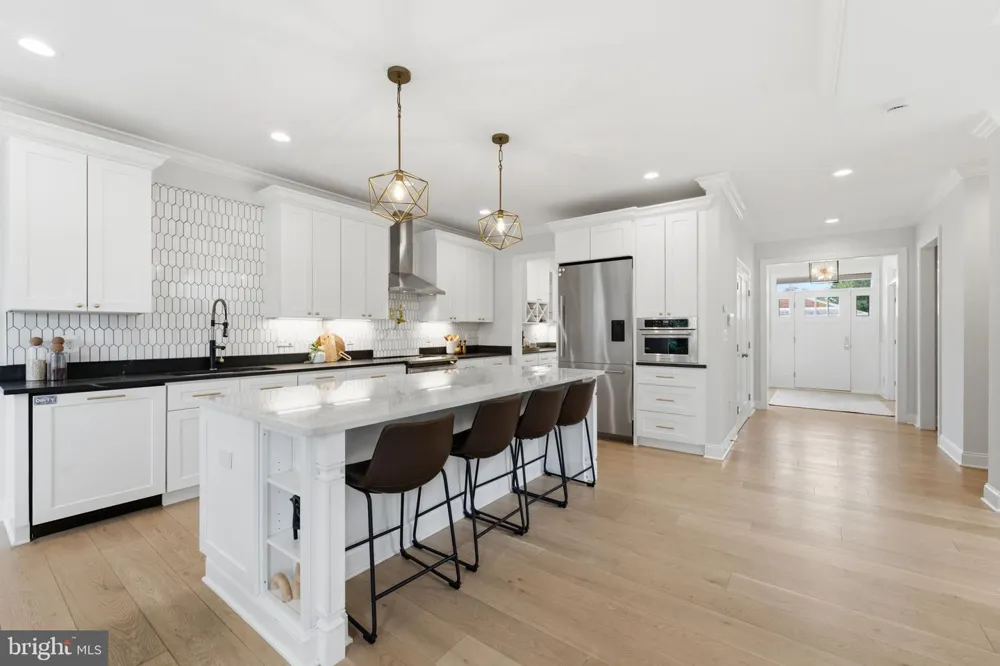 2707 1ST STREET S Arlington, VA 22204