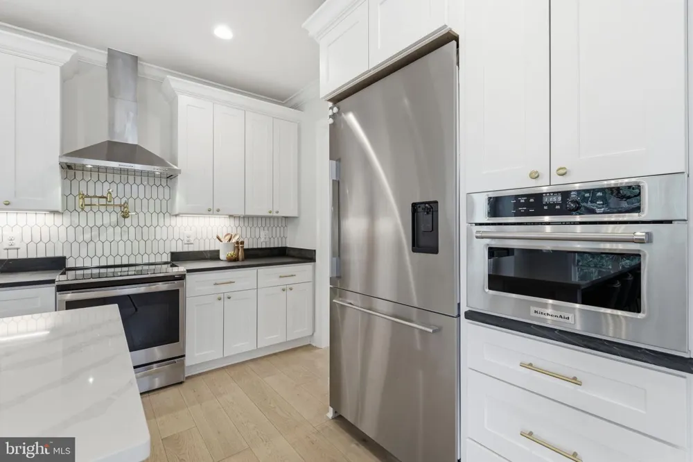2707 1ST STREET S Arlington, VA 22204