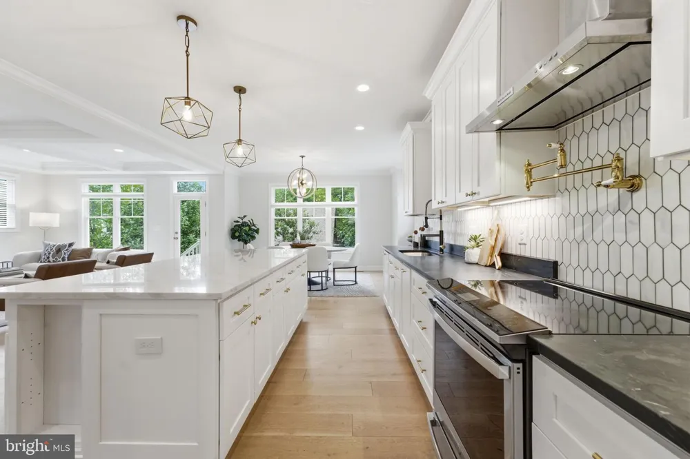 2707 1ST STREET S Arlington, VA 22204