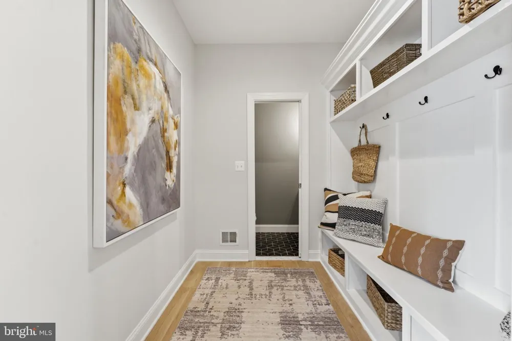 2707 1ST STREET S Arlington, VA 22204