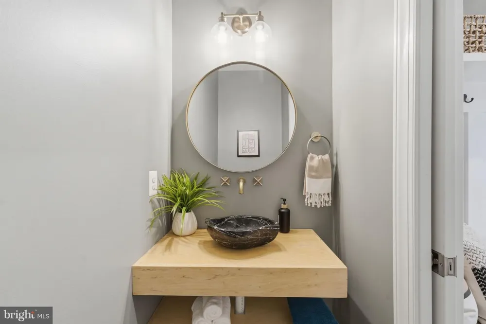 2707 1ST STREET S Arlington, VA 22204