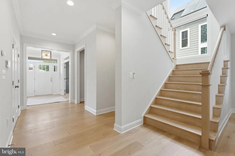 2707 1ST STREET S Arlington, VA 22204
