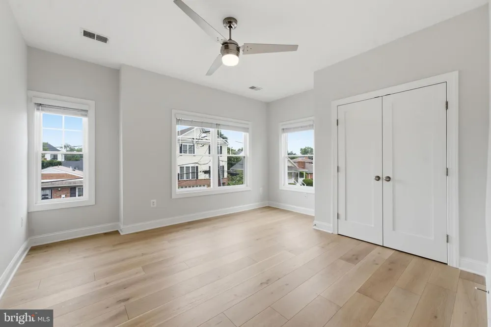 2707 1ST STREET S Arlington, VA 22204