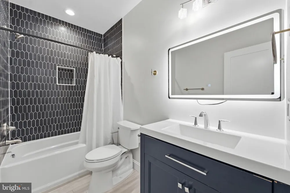 2707 1ST STREET S Arlington, VA 22204