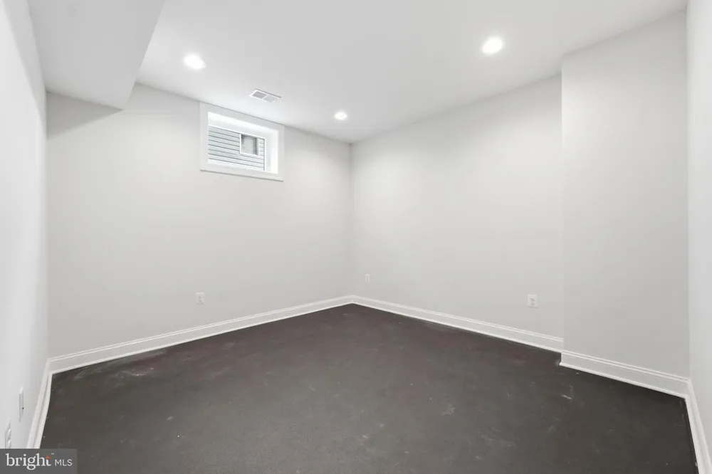 2707 1ST STREET S Arlington, VA 22204