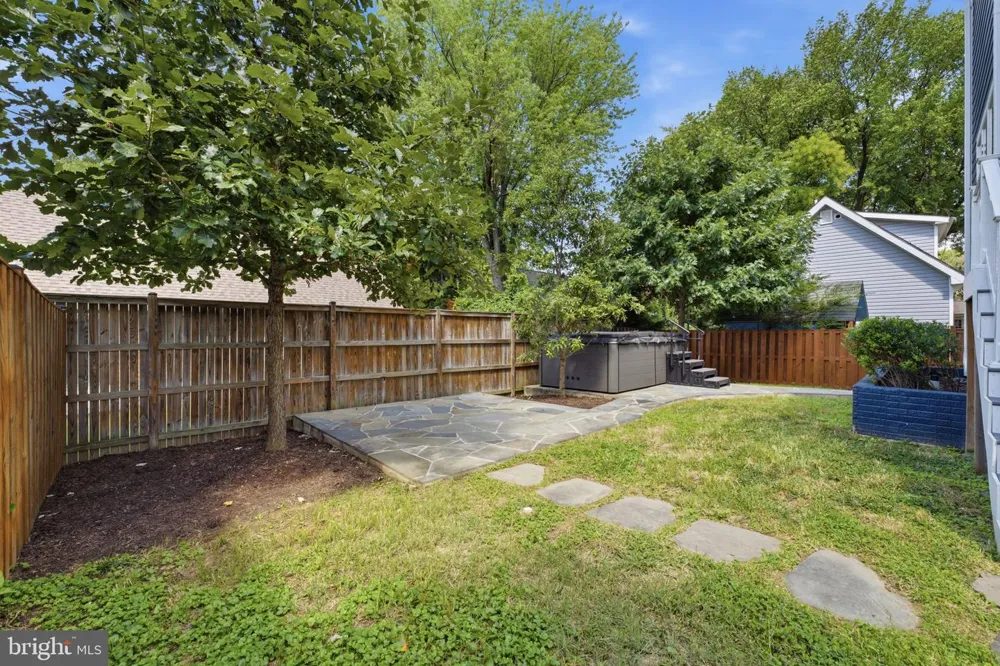 2707 1ST STREET S Arlington, VA 22204
