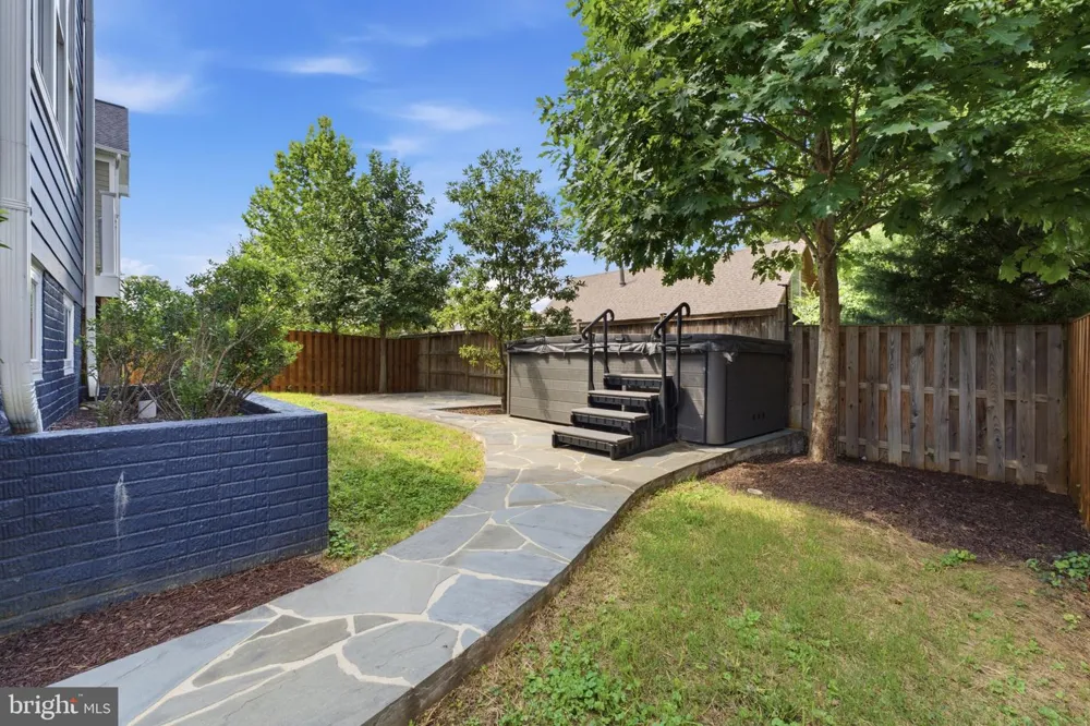 2707 1ST STREET S Arlington, VA 22204
