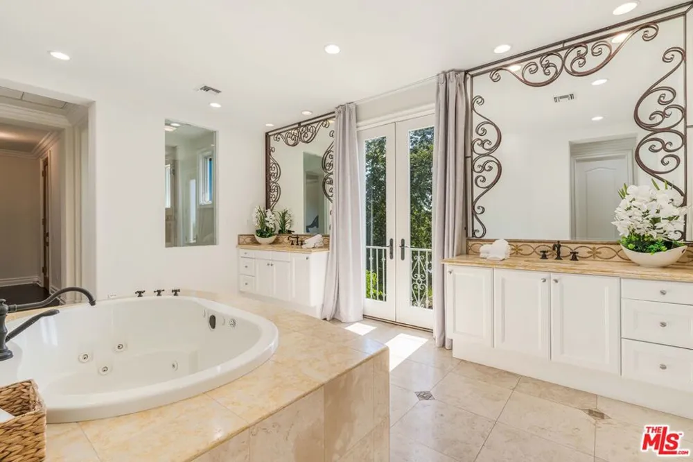 4131 Prado De Los Caballos Calabasas, CA 91302