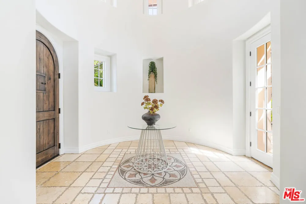 4131 Prado De Los Caballos Calabasas, CA 91302