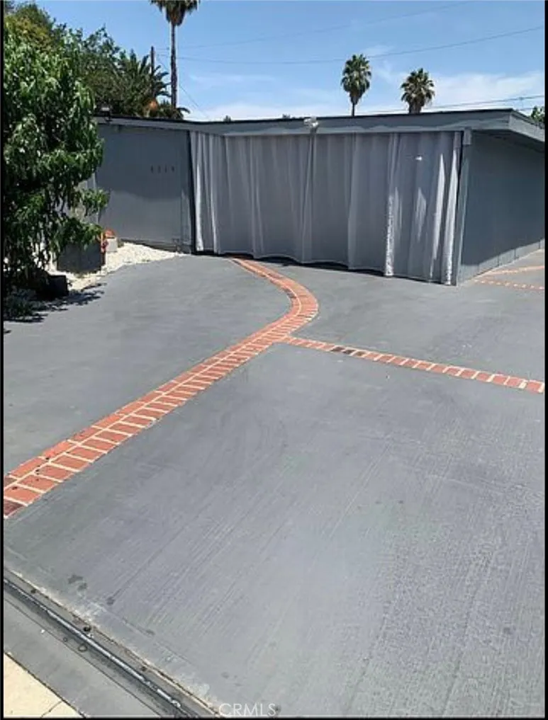 8214 Shirley Los Angeles, CA 91335