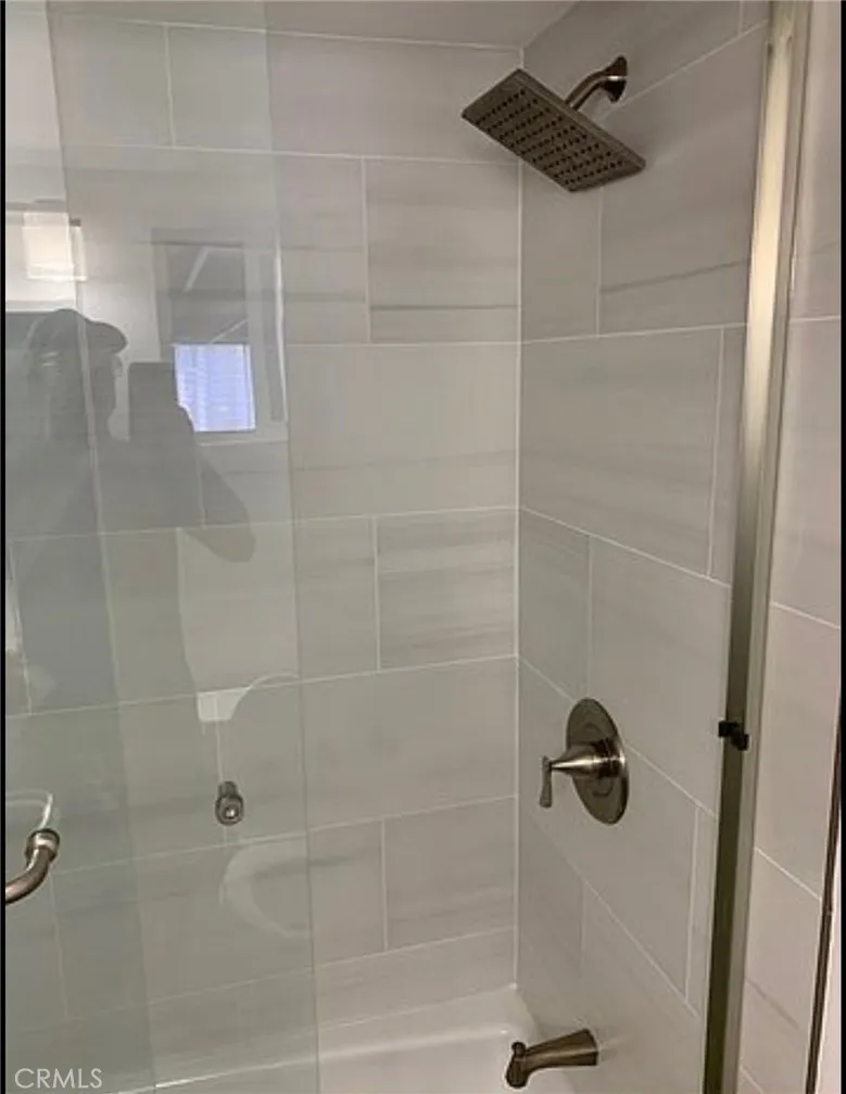 8214 Shirley Los Angeles, CA 91335