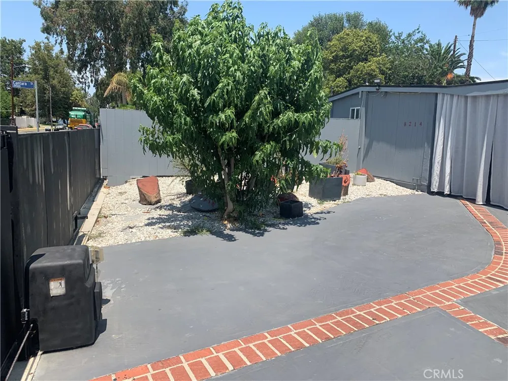 8214 Shirley Los Angeles, CA 91335