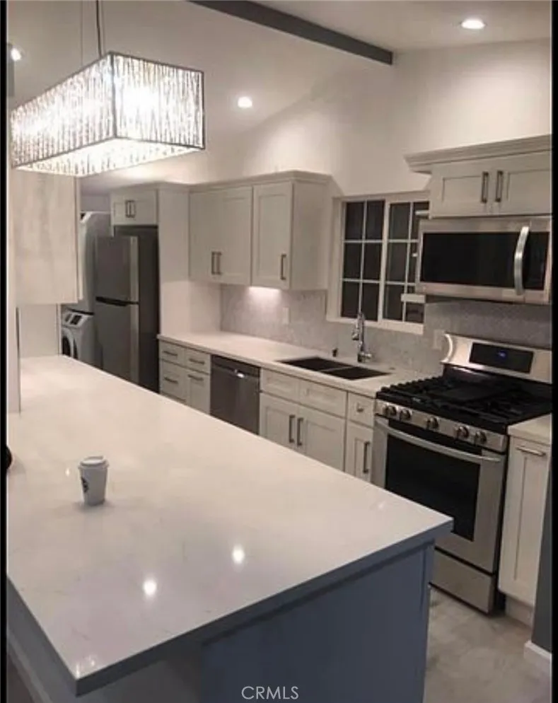 8214 Shirley Los Angeles, CA 91335