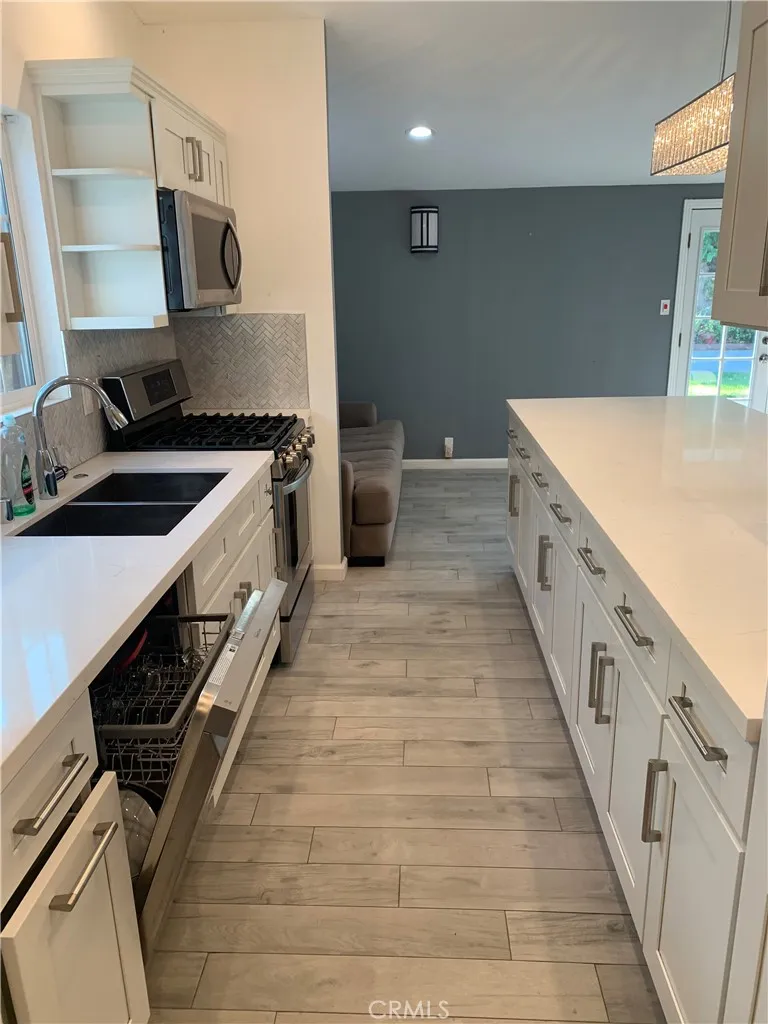 8214 Shirley Los Angeles, CA 91335