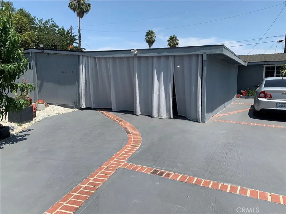 8214 Shirley Los Angeles, CA 91335