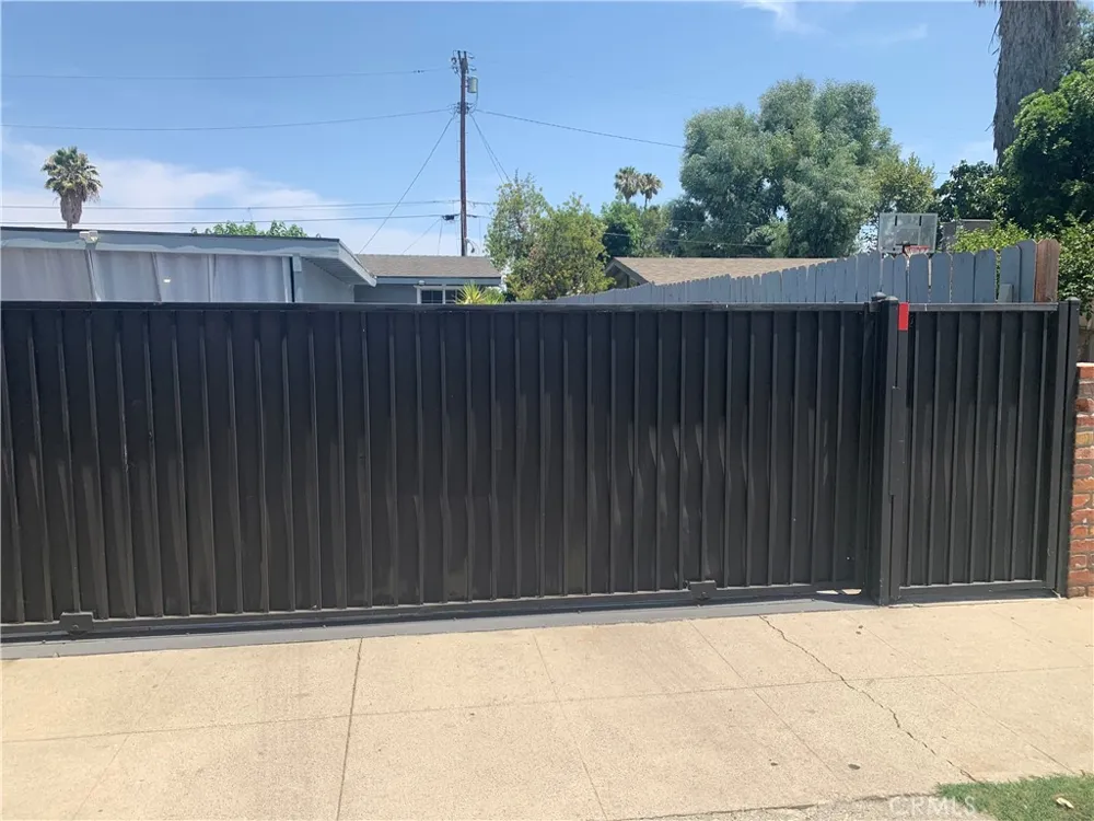 8214 Shirley Los Angeles, CA 91335