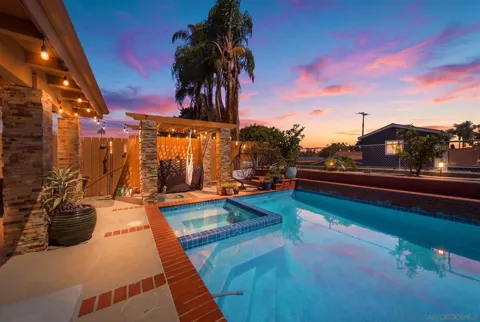 6885 Rockglen Ave