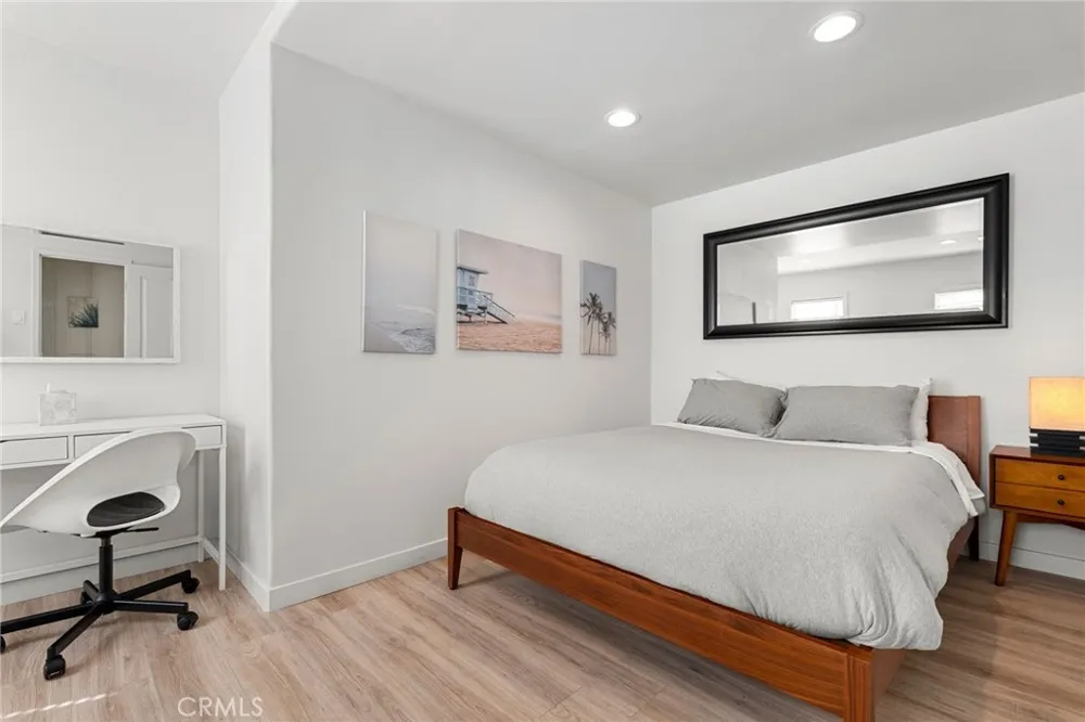 5916 E Ocean Long Beach, CA 90803