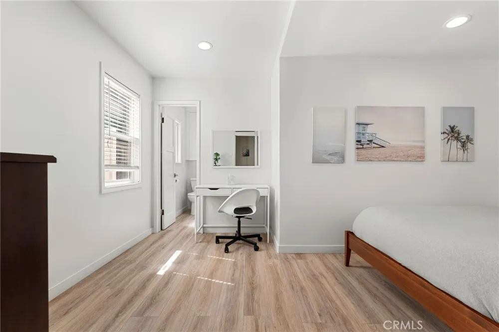 5916 E Ocean Long Beach, CA 90803