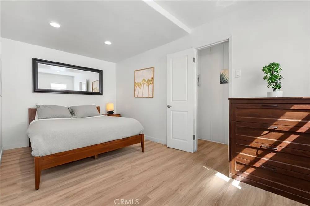 5916 E Ocean Long Beach, CA 90803