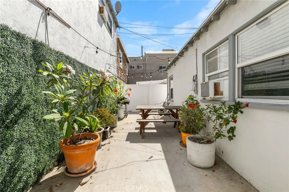 5916 E Ocean Long Beach, CA 90803