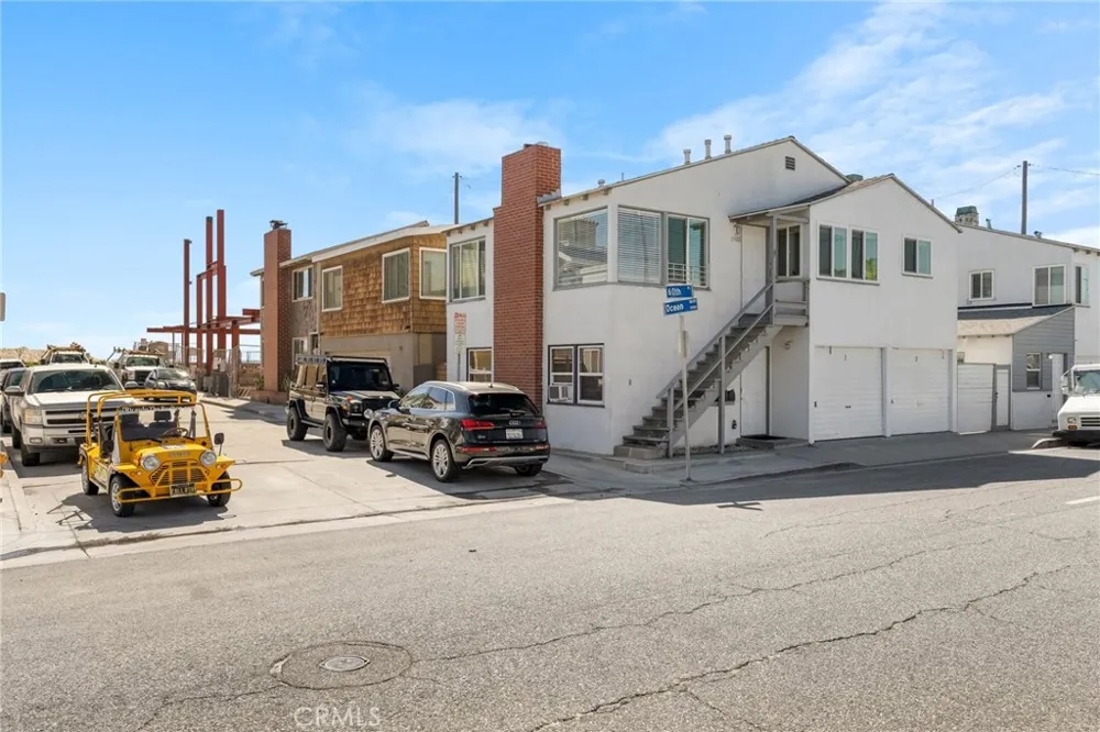 5916 E Ocean Long Beach, CA 90803