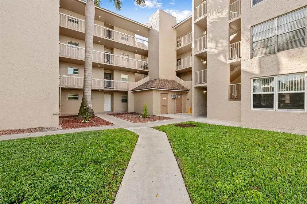 9480 Tangerine Place #102 Davie, FL 33324