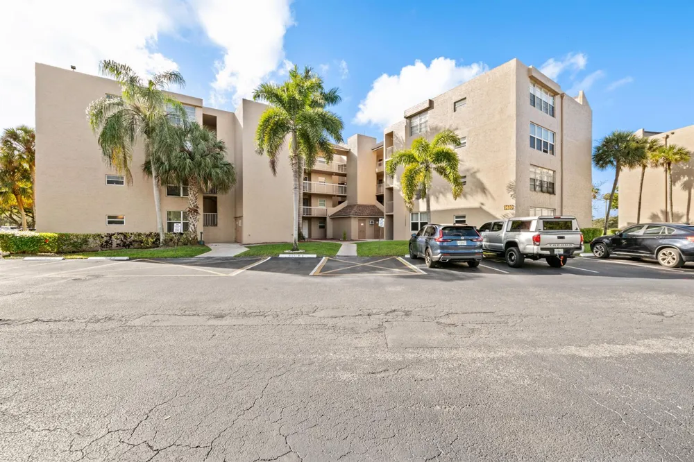9480 Tangerine Place #102 Davie, FL 33324