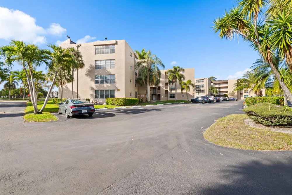 9480 Tangerine Place #102 Davie, FL 33324