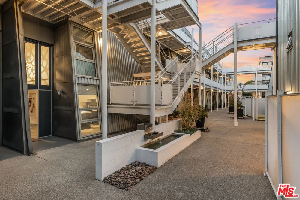 615 Hampton Drive Venice, CA 90291
